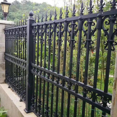Il PVC del cortile ha ricoperto l'OEM del ODM decorativo d'acciaio galvanizzato del recinto di Zine